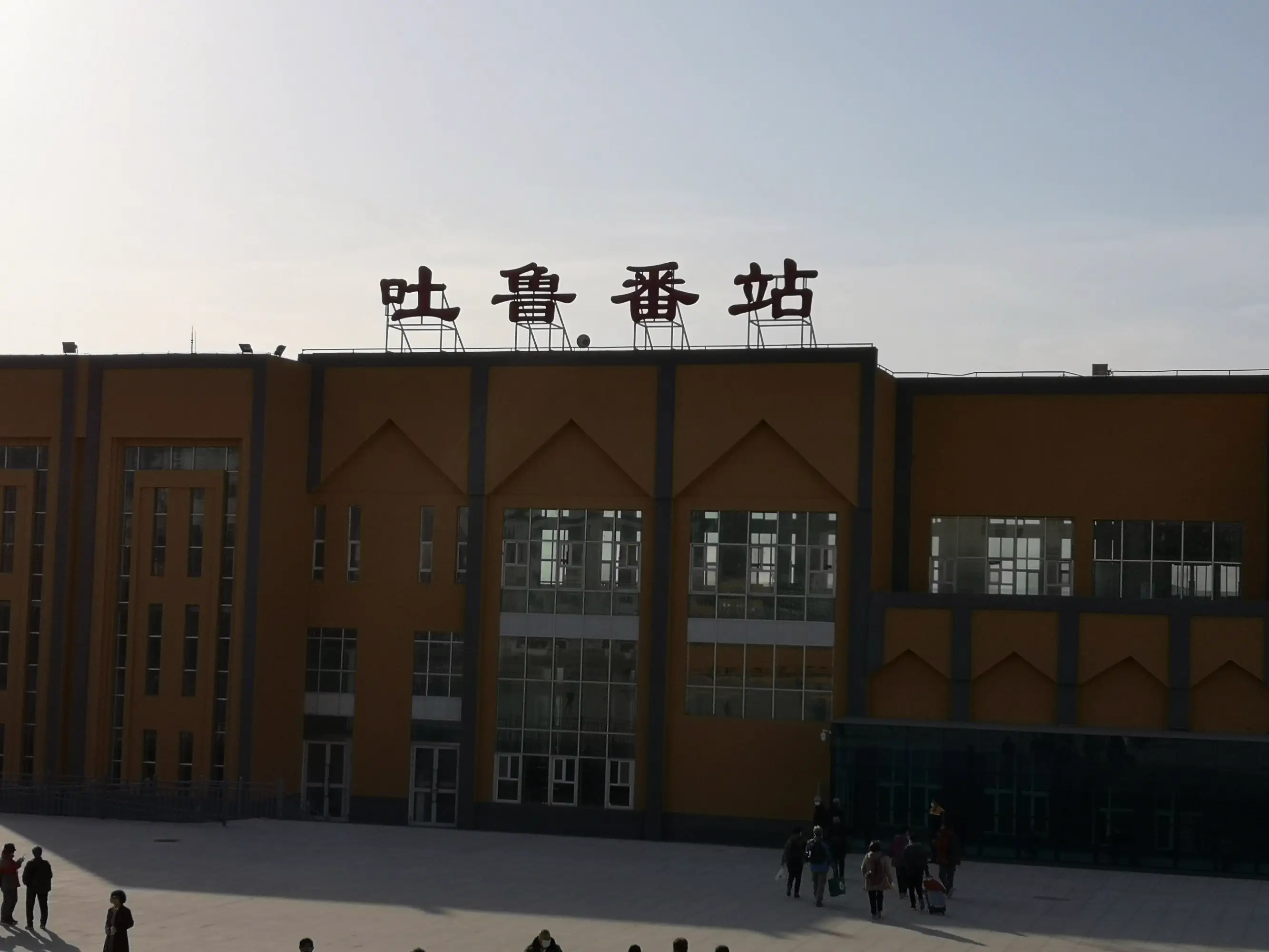 金山区到吐鲁番物流公司|金山区到吐鲁番货运专线